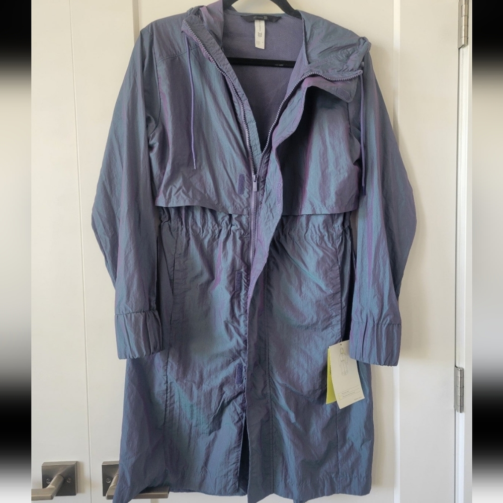 NWT size S lightweight windbreaker